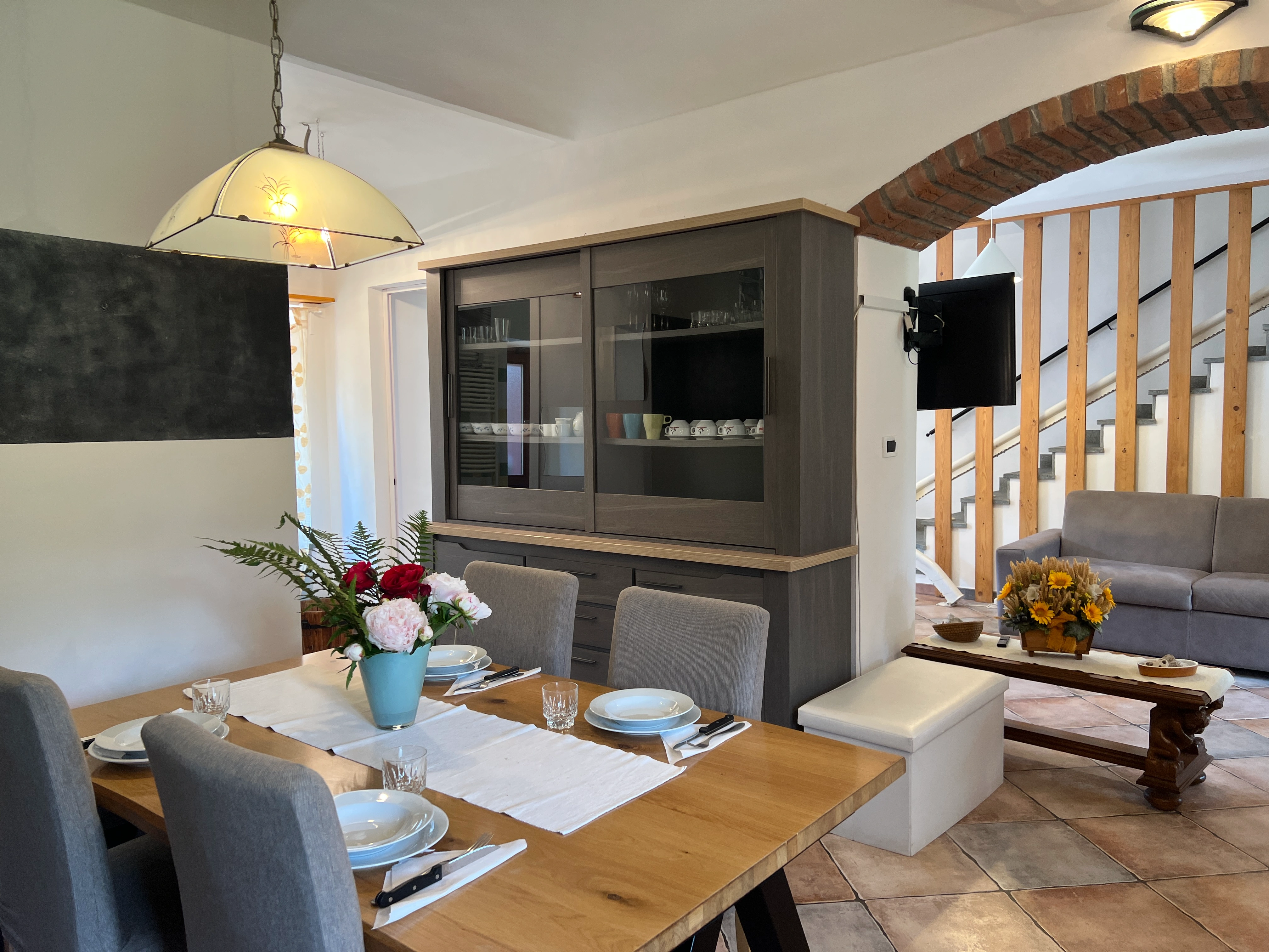 Salone luminoso e accogliente della casa famiglia Villa Katia ad Avigliana